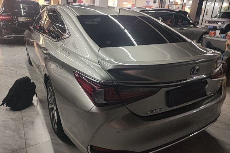 Used Lexus ES 2020 300h Premier Edition Rear Left 45 Deg