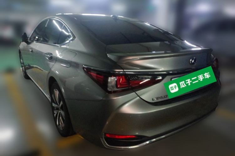 Used Lexus ES 2020 300h Premier Edition Rear Left 45 Deg