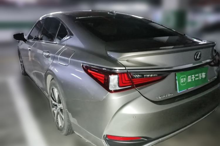 Used Lexus ES 2020 300h Premier Edition Rear Left 45 Deg