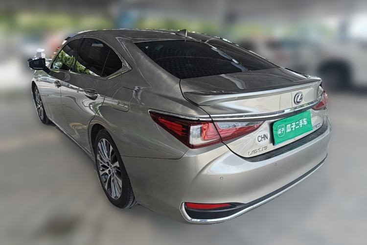 Used Lexus ES 2020 300h Premium Edition Rear Left 45 Deg