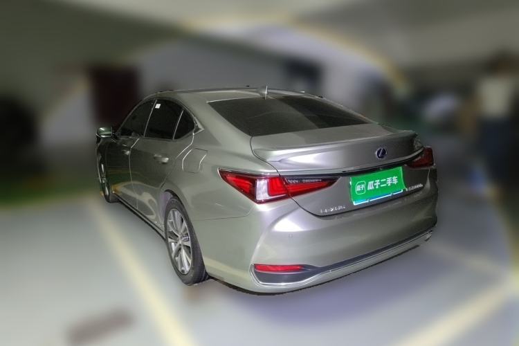 Used Lexus ES 2020 300h Premier Edition Rear Left 45 Deg