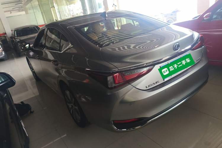 Used Lexus ES 2020 200 Excellence Edition Rear Left 45 Deg