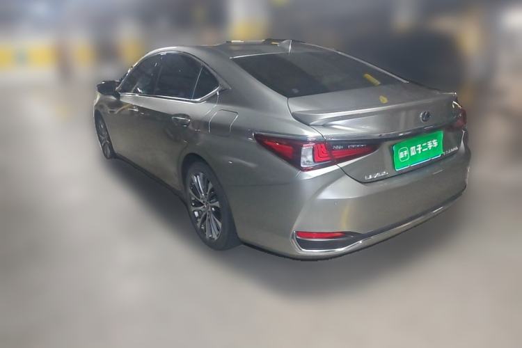 Used Lexus ES 2020 300h Deluxe Edition Rear Left 45 Deg