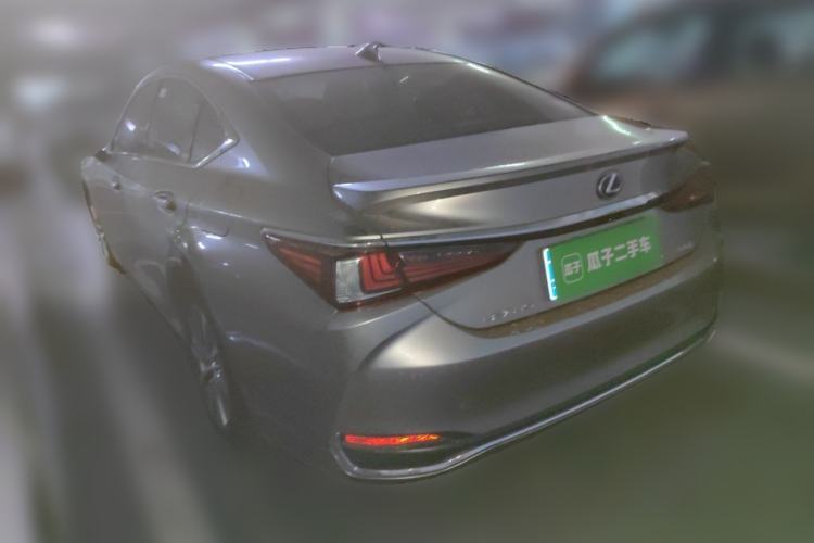 Used Lexus ES 2020 300h Premier Edition Rear Left 45 Deg
