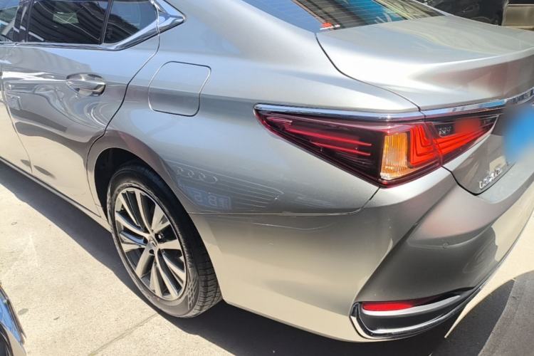Used Lexus ES 2020 200 Excellence Edition Rear Left 45 Deg