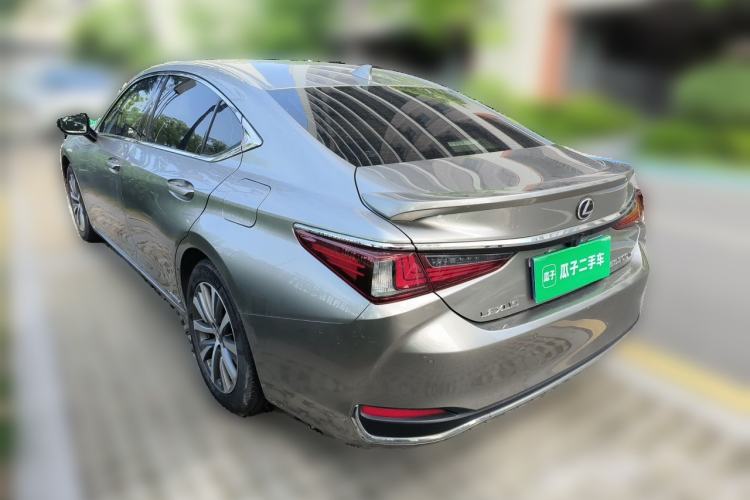 Used Lexus ES 2020 300h Premier Edition Rear Left 45 Deg