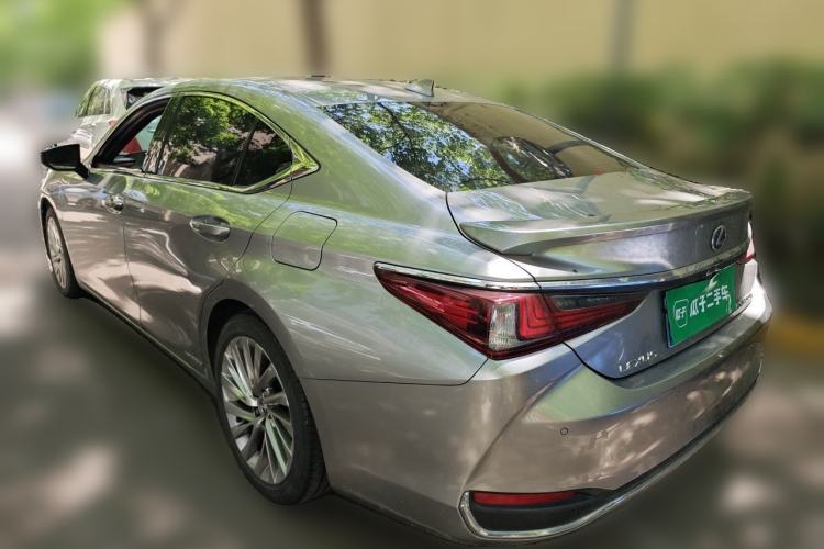 Used Lexus ES 2020 300h Executive Edition Rear Left 45 Deg