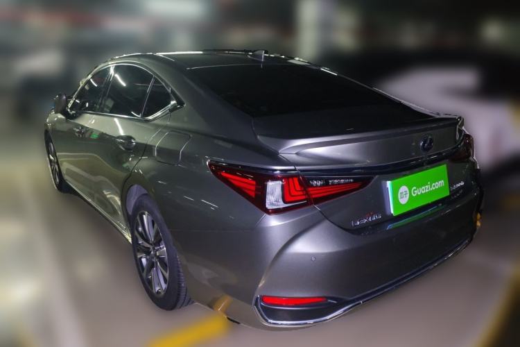 Used Lexus ES 2020 300h Premier Edition Rear Left 45 Deg