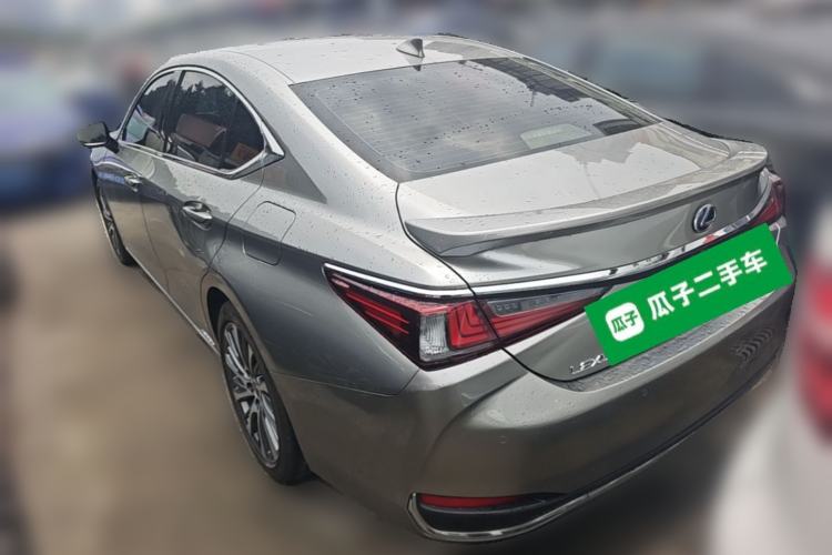 Used Lexus ES 2020 300h Deluxe Edition Rear Left 45 Deg