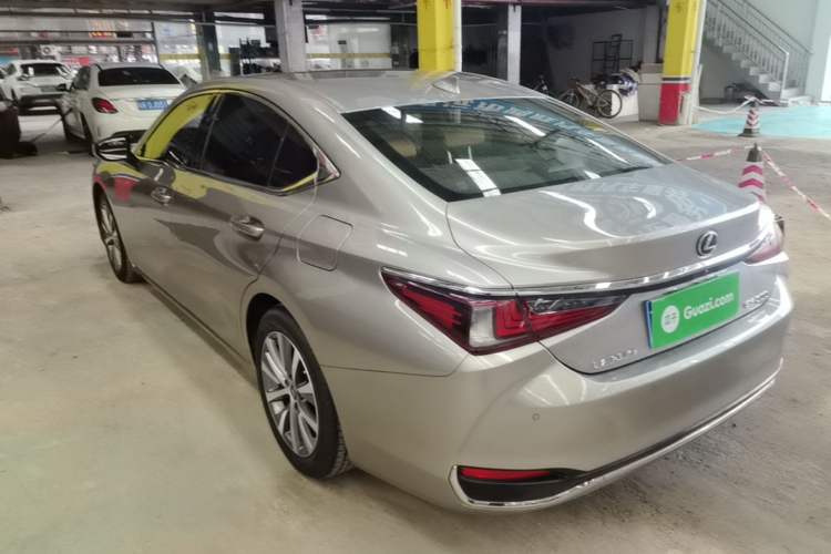 Used Lexus ES 2020 200 Excellence Edition Rear Left 45 Deg