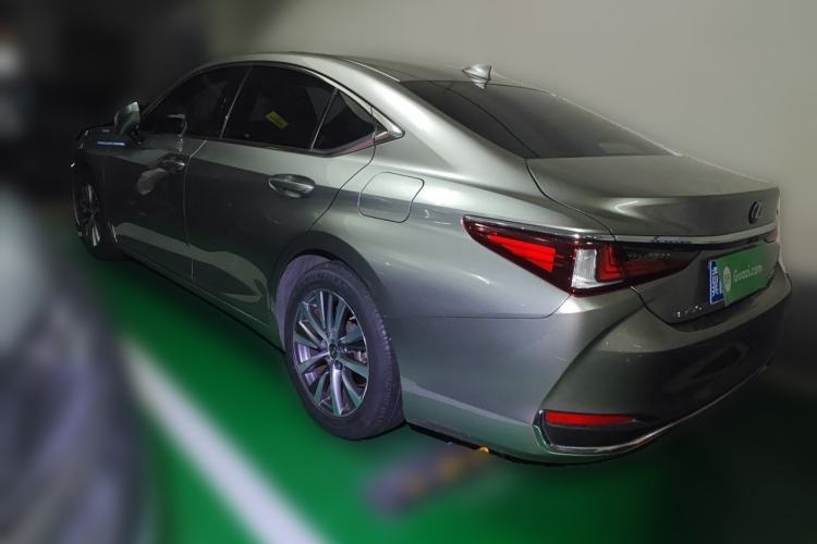 Used Lexus ES 2020 260 Excellence Edition Rear Left 45 Deg