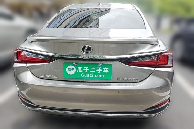 Used Lexus ES 2020 300h Executive Edition Rear