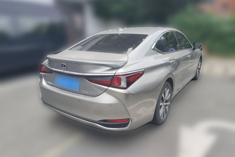 Used Lexus ES 2020 300h Premier Edition Rear Right 45 Deg