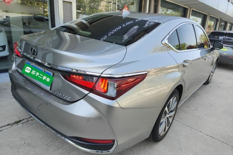 Used Lexus ES 2020 200 Excellence Edition Rear Right 45 Deg