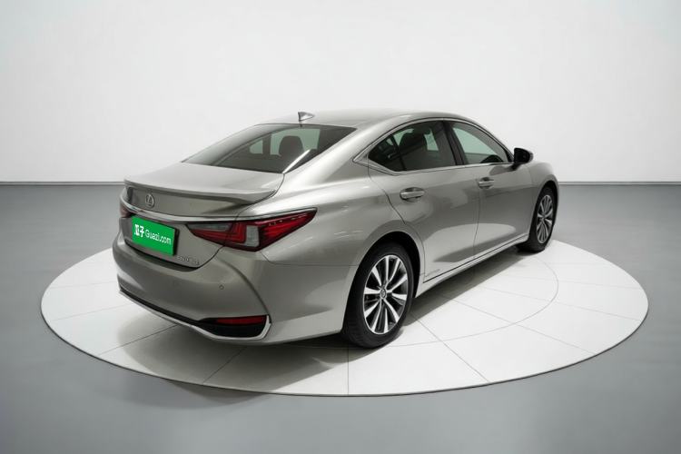 Used Lexus ES 2020 300h Premier Edition Rear Right 45 Deg