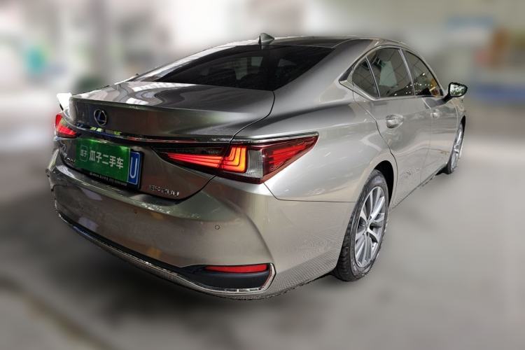 Used Lexus ES 2020 200 Luxury Edition Rear Right 45 Deg