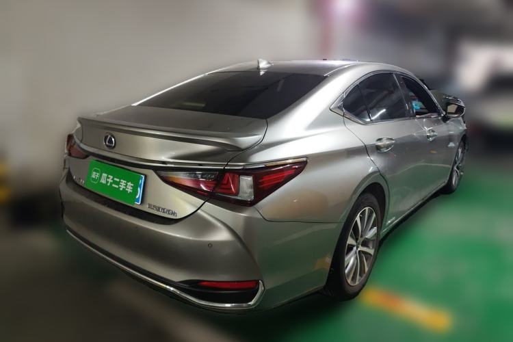 Used Lexus ES 2020 300h Premier Edition Rear Right 45 Deg