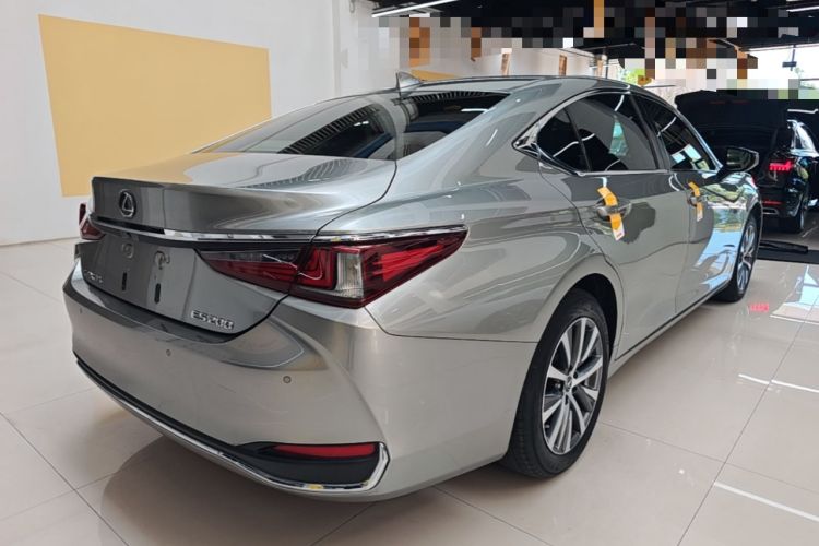 Used Lexus ES 2020 200 Excellence Edition Rear Right 45 Deg