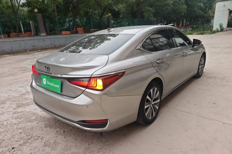 Used Lexus ES 2020 200 Excellence Edition Rear Right 45 Deg