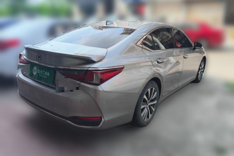 Used Lexus ES 2020 300h Premier Edition Rear Right 45 Deg