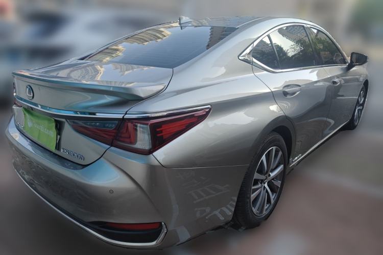 Used Lexus ES 2020 300h Premier Edition Rear Right 45 Deg