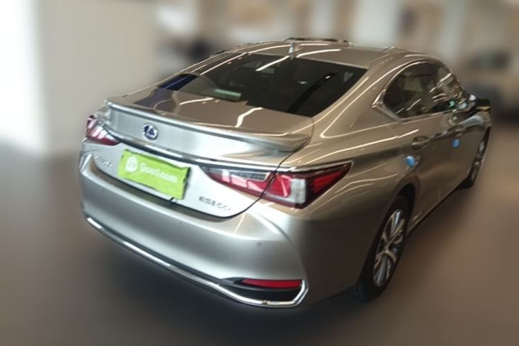 Used Lexus ES 2020 300h Premier Edition Rear Right 45 Deg
