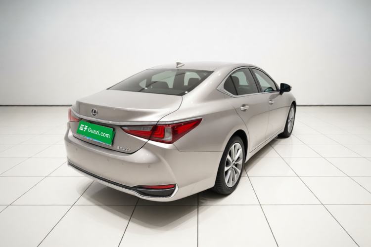 Used Lexus ES 2020 200 Excellence Edition Rear Right 45 Deg