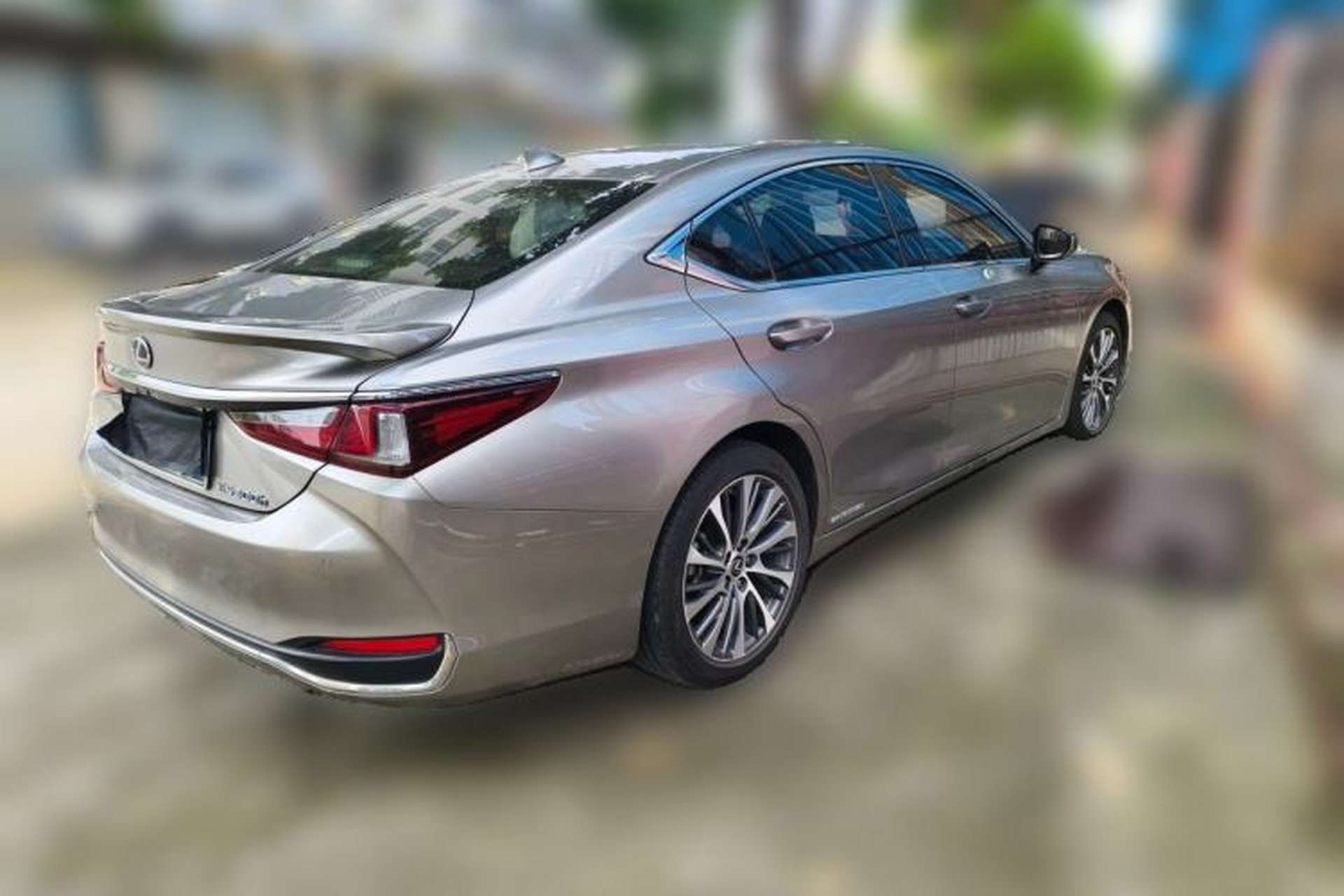 Used Lexus ES 2020 300h Deluxe Edition Rear Right 45 Deg