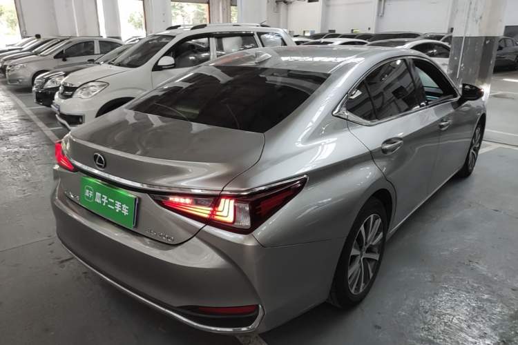 Used Lexus ES 2020 200 Excellence Edition Rear Right 45 Deg