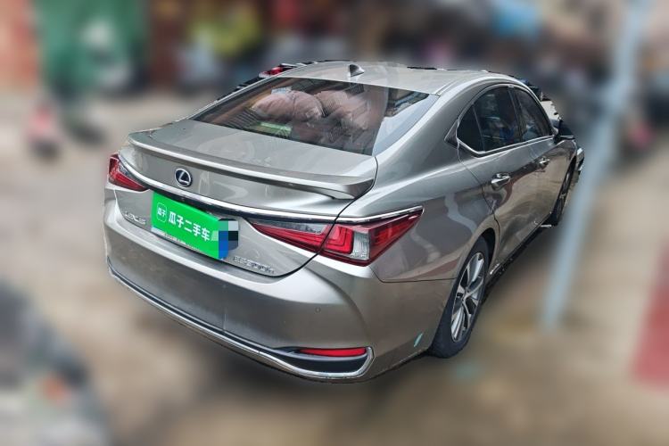 Used Lexus ES 2020 300h Premier Edition Rear Right 45 Deg