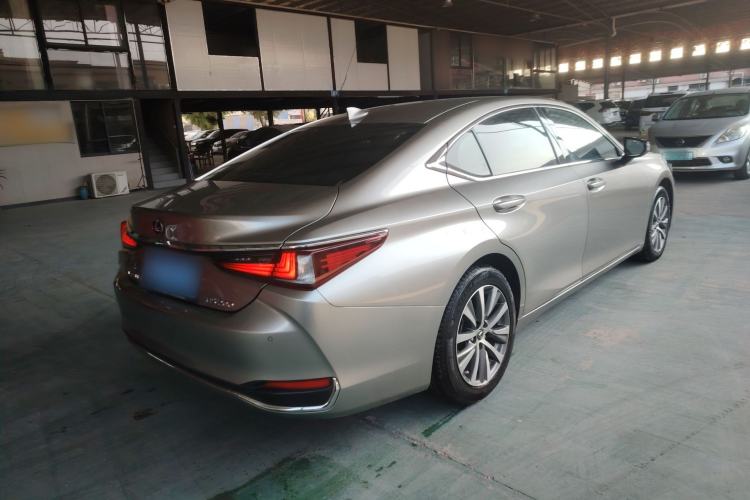 Used Lexus ES 2020 200 Excellence Edition Rear Right 45 Deg