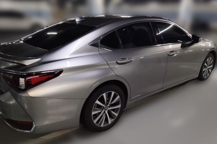 Used Lexus ES 2020 300h Premier Edition Rear Right 45 Deg