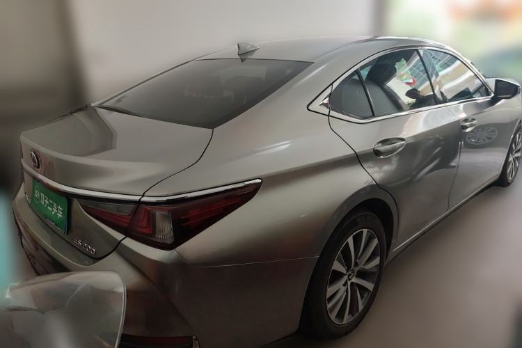 Used Lexus ES 2020 200 Excellence Edition Rear Right 45 Deg