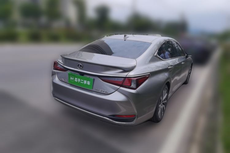 Used Lexus ES 2020 300h Deluxe Edition Rear Right 45 Deg