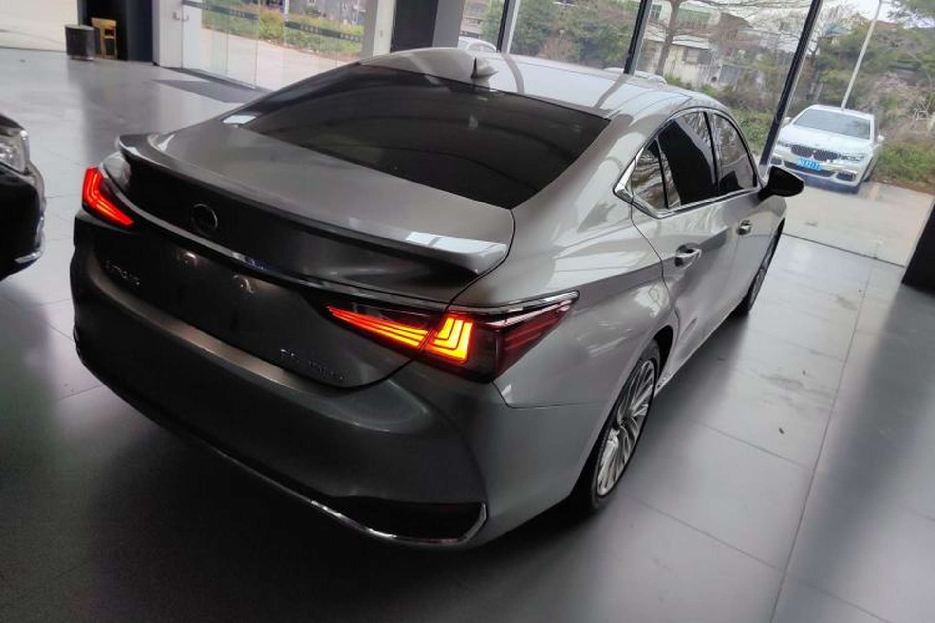 Used Lexus ES 2020 300h Executive Edition Rear Right 45 Deg