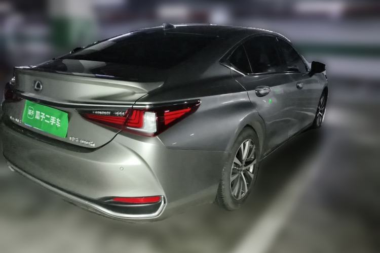 Used Lexus ES 2020 300h Premier Edition Rear Right 45 Deg