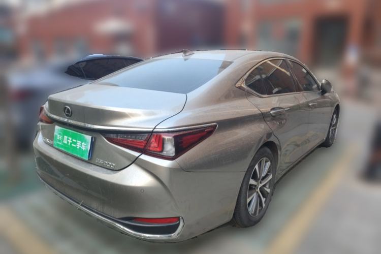 Used Lexus ES 2020 200 Excellence Edition Rear Right 45 Deg