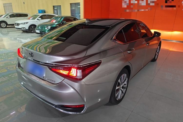 Used Lexus ES 2020 200 Excellence Edition Rear Right 45 Deg