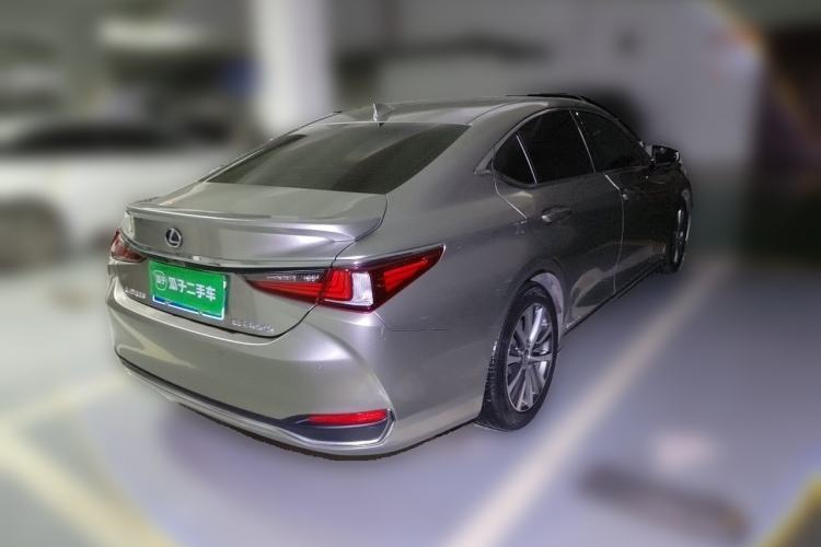 Used Lexus ES 2020 300h Premier Edition Rear Right 45 Deg