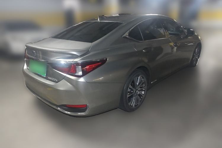 Used Lexus ES 2020 300h Deluxe Edition Rear Right 45 Deg