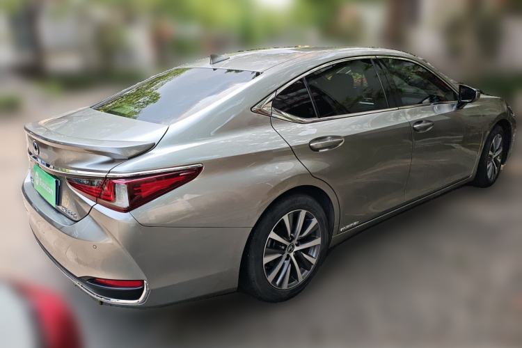 Used Lexus ES 2020 300h Premier Edition Rear Right 45 Deg
