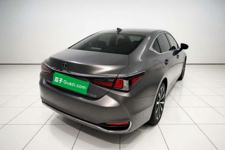 Used Lexus ES 2020 200 Luxury Edition Rear Right 45 Deg