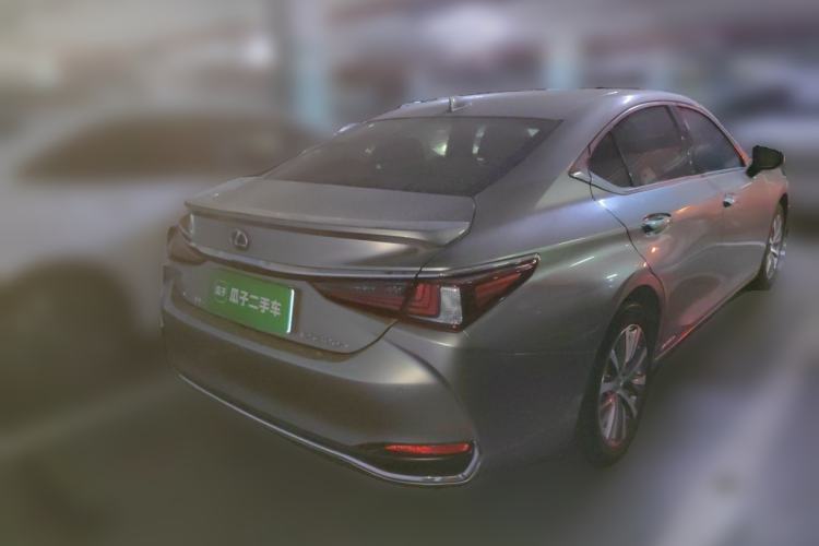 Used Lexus ES 2020 300h Premier Edition Rear Right 45 Deg