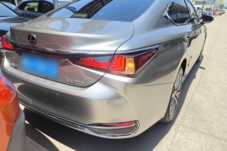 Used Lexus ES 2020 200 Excellence Edition Rear Right 45 Deg