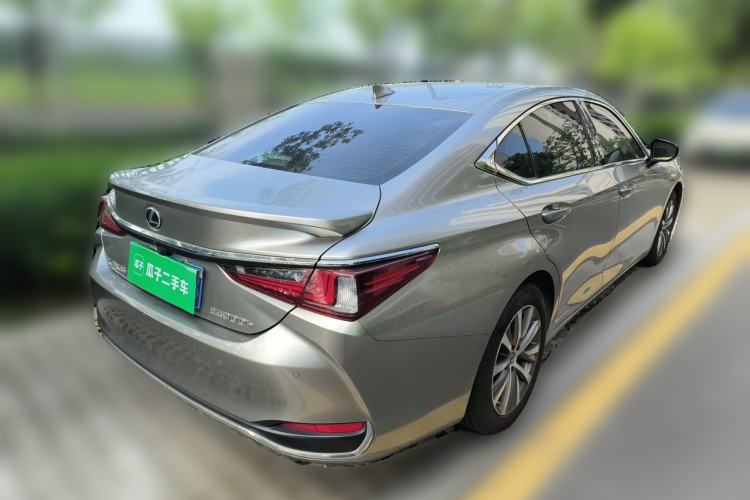 Used Lexus ES 2020 300h Premier Edition Rear Right 45 Deg