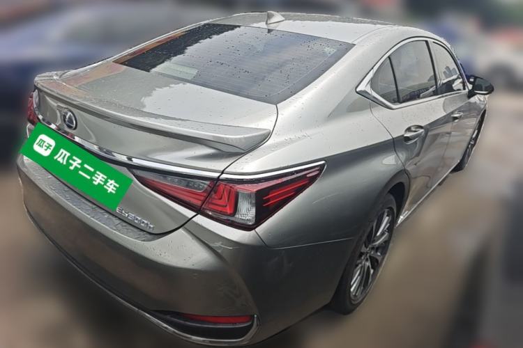 Used Lexus ES 2020 300h Deluxe Edition Rear Right 45 Deg