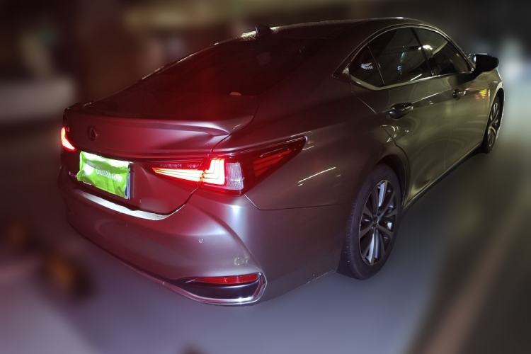 Used Lexus ES 2020 200 Excellence Edition Rear Right 45 Deg