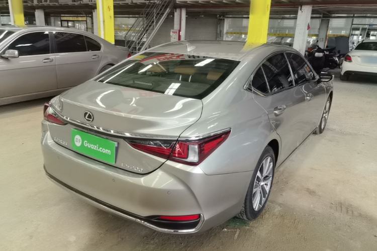 Used Lexus ES 2020 200 Excellence Edition Rear Right 45 Deg