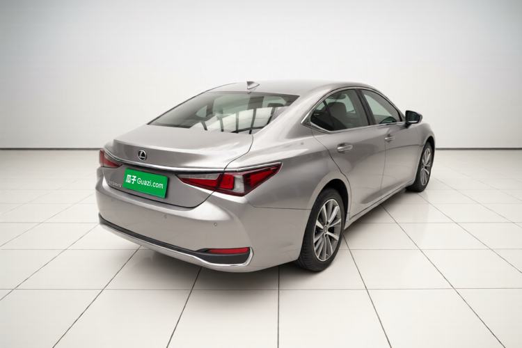 Used Lexus ES 2020 200 Excellence Edition Rear Right 45 Deg