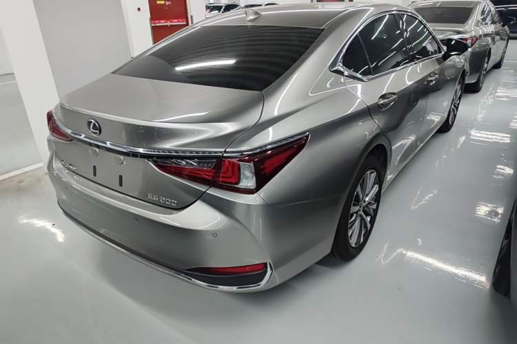 Used Lexus ES 2020 200 Excellence Edition Rear Right 45 Deg